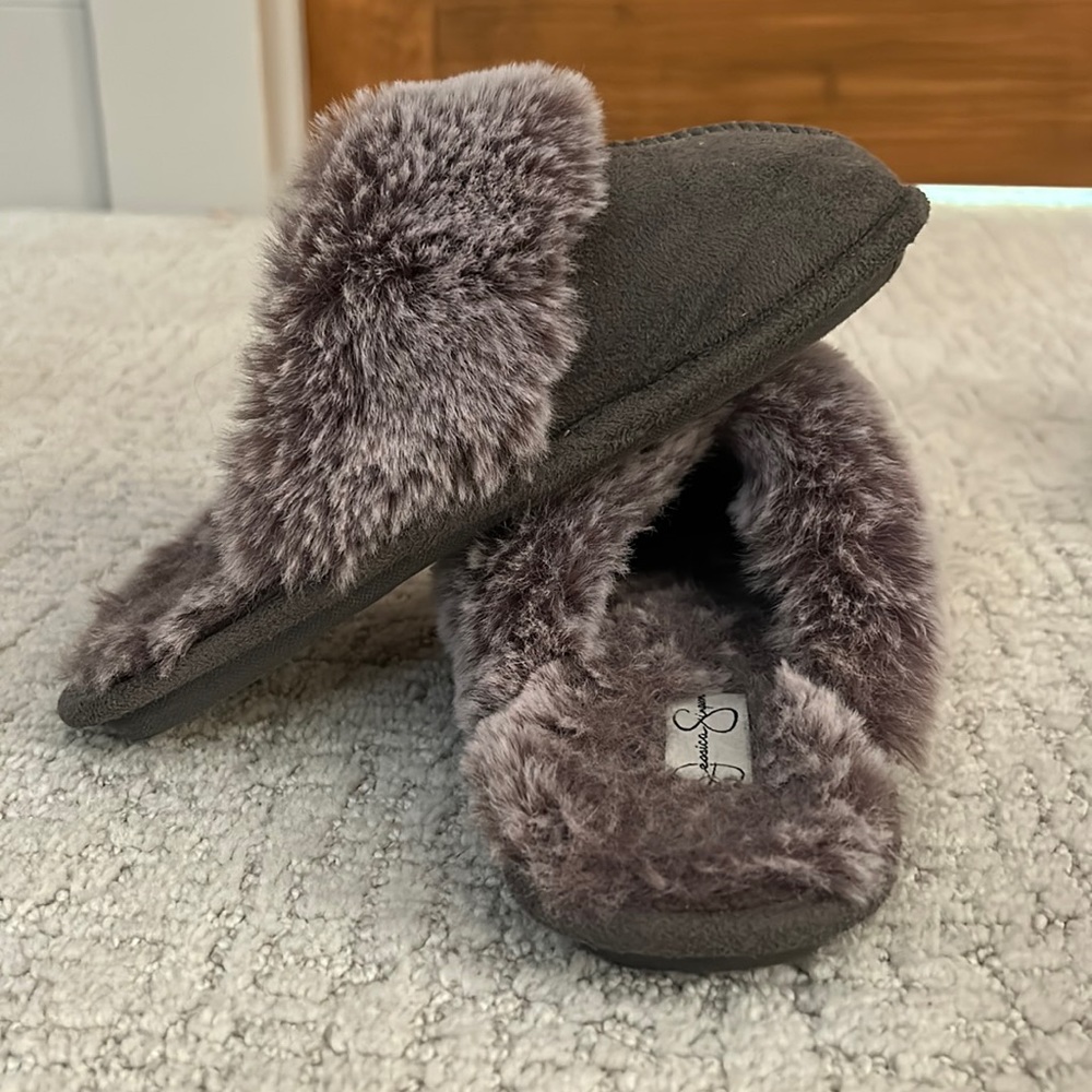 👟👟JESSICA SIMPSON SLIPPERS👟👟